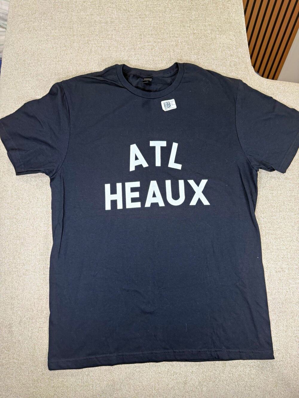 Gildan Softstyle "ATL HEAUX" Graphic Print Black Crew Neck Short Sleeve Tee M